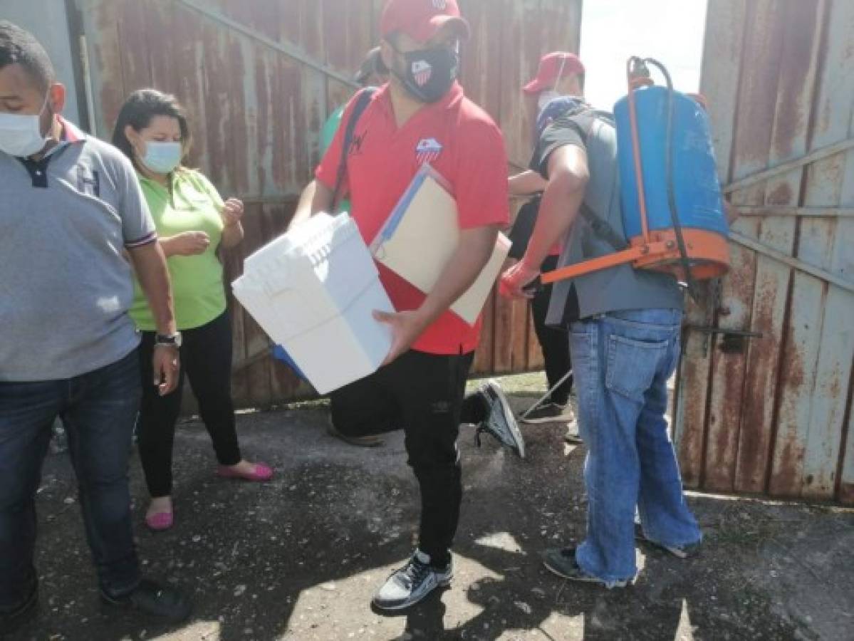 Fotos del Ascenso: Presidente del Savio subido en un muro, fila con examen covid y medidas de bioseguridad