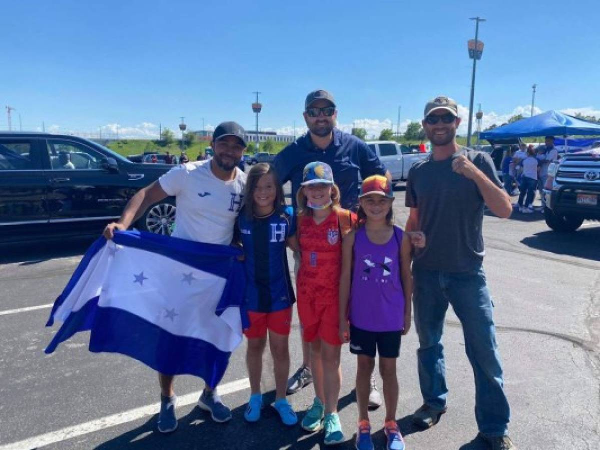 ¡Ambientazo en Denver! Catrachos invaden afueras del Empower Field previo al Honduras-EUA