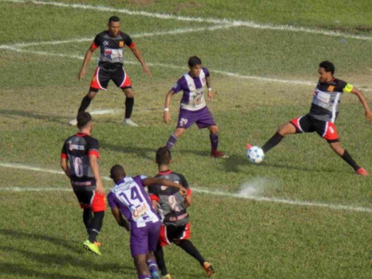 ¡Sol, playa y pan de coco! Así es la vida de Ramiro Bruschi con el Tela en la Liga de Ascenso