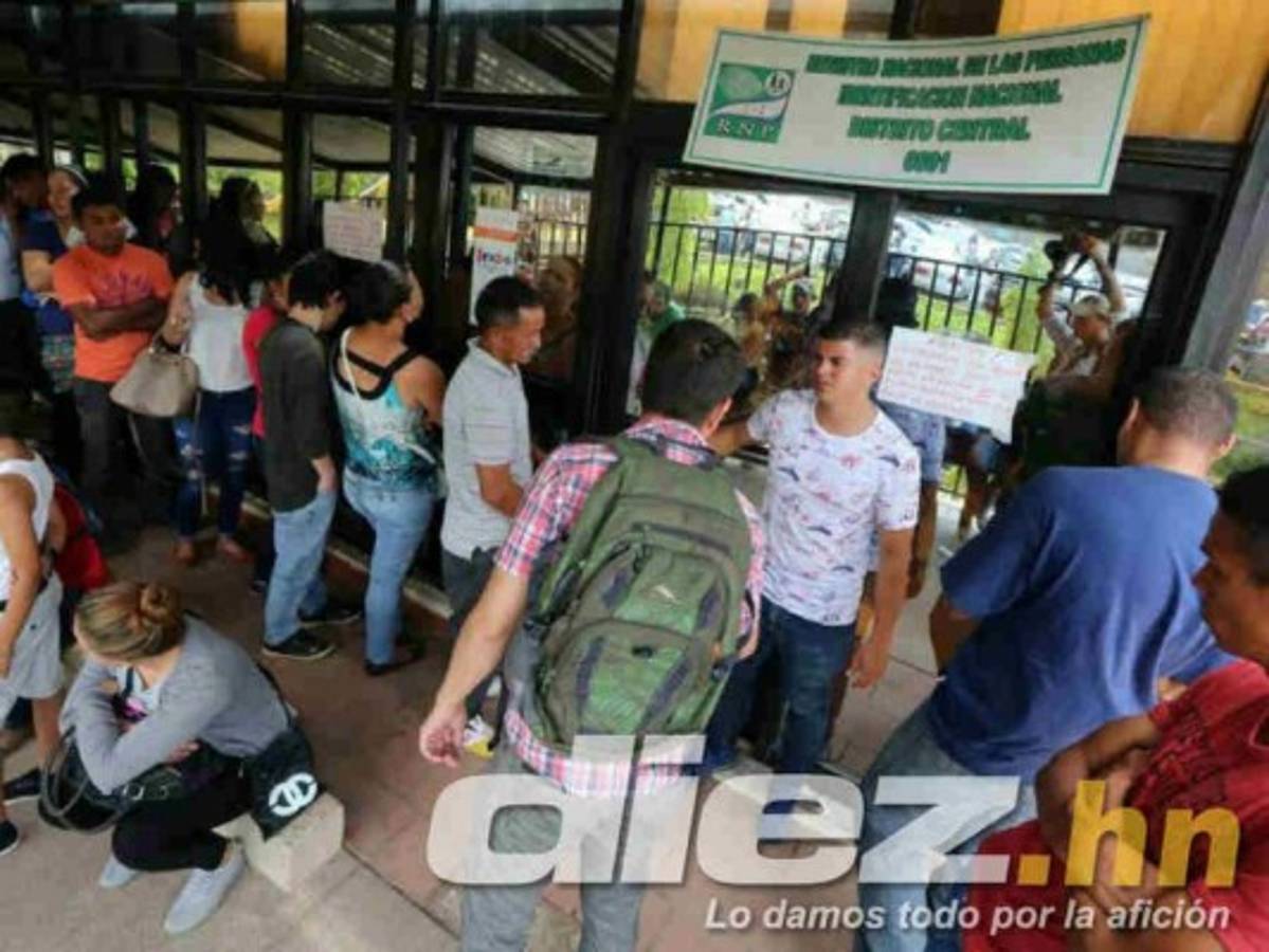 Curiosas: Urnas llevadas a caballo, alcalde se pone a bailar y niños la sensación