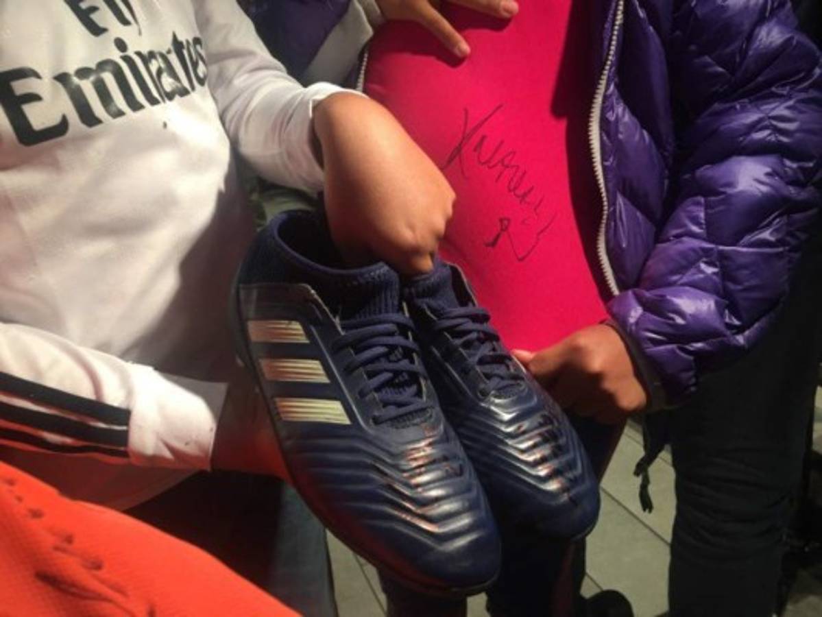 ¡Autógrafos, selfies y lágrimas! Keylor Navas desata locura a su llegada a Guatemala