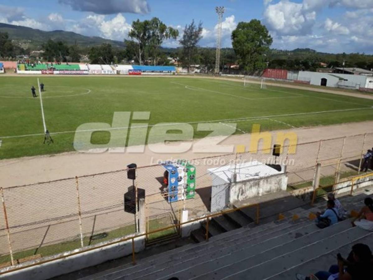 EN FOTOS: Siguatepeque vibra con visita de Olimpia y el humilde autobús en que llegó Real de Minas
