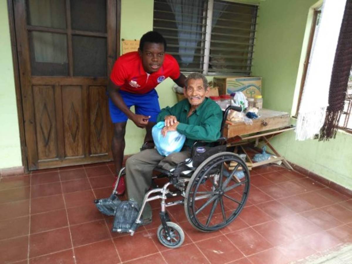 FOTOS: Olimpia lleva alegría a los ancianos en su visita a Danli, El Paraíso