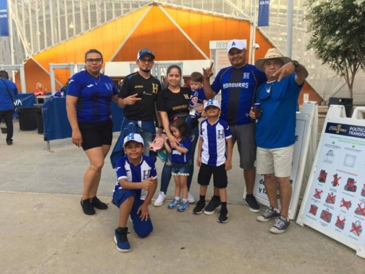 Esposa de Emilio Izaguirre deslumbra en juego de Honduras ante Curazao por la Copa Oro 2019