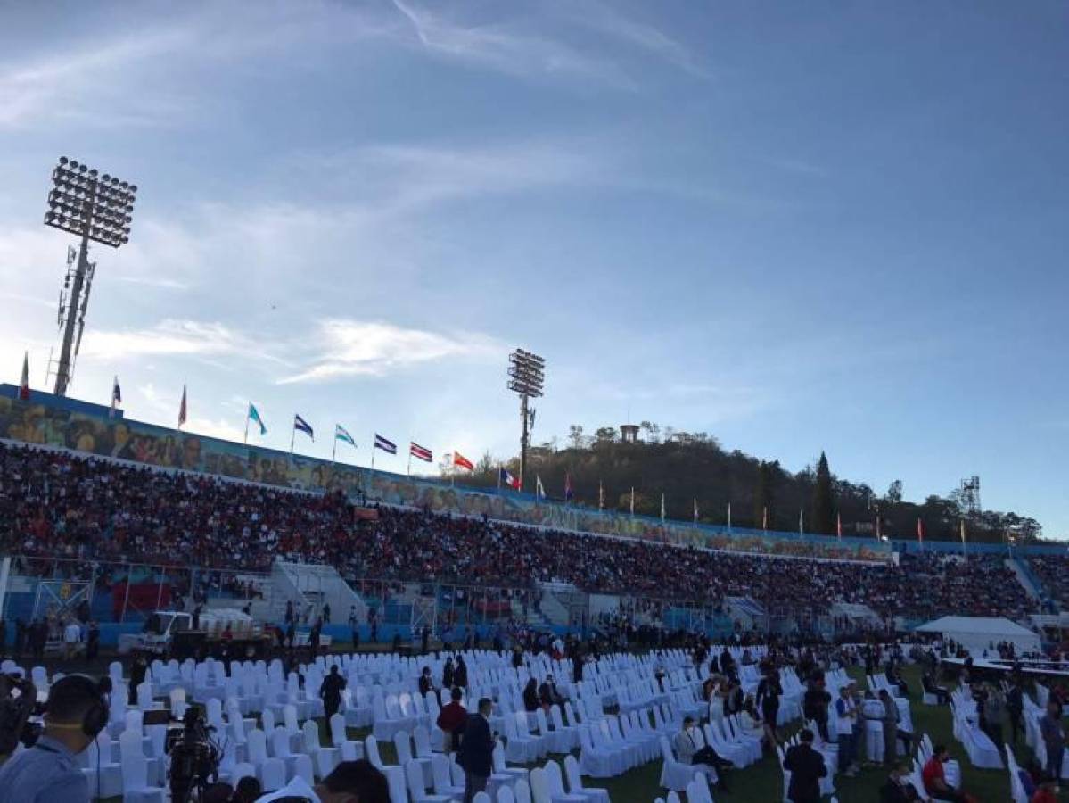 Imágenes de las graderías del sector sol en el Estadio Nacional.