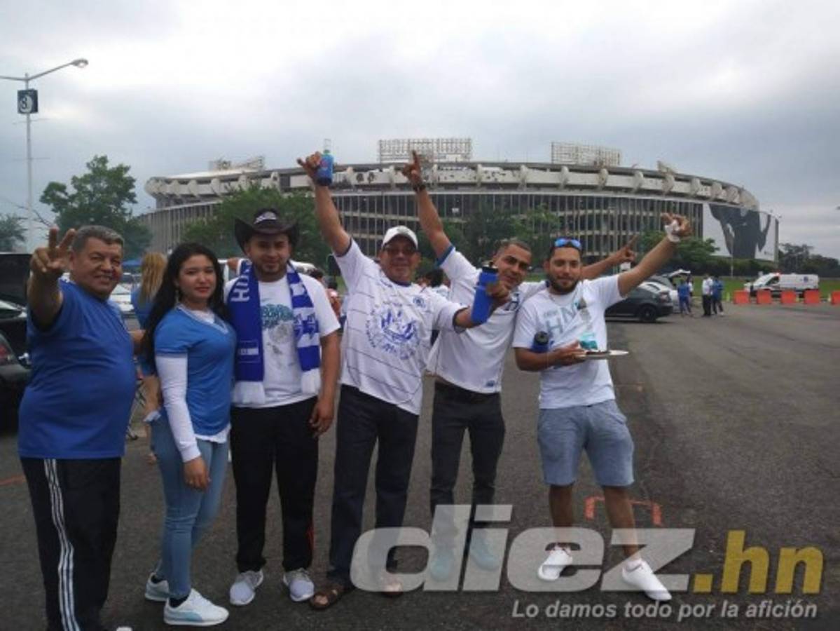 Catrachos y salvadoreños arman fiestón previo al Honduras-El Salvador