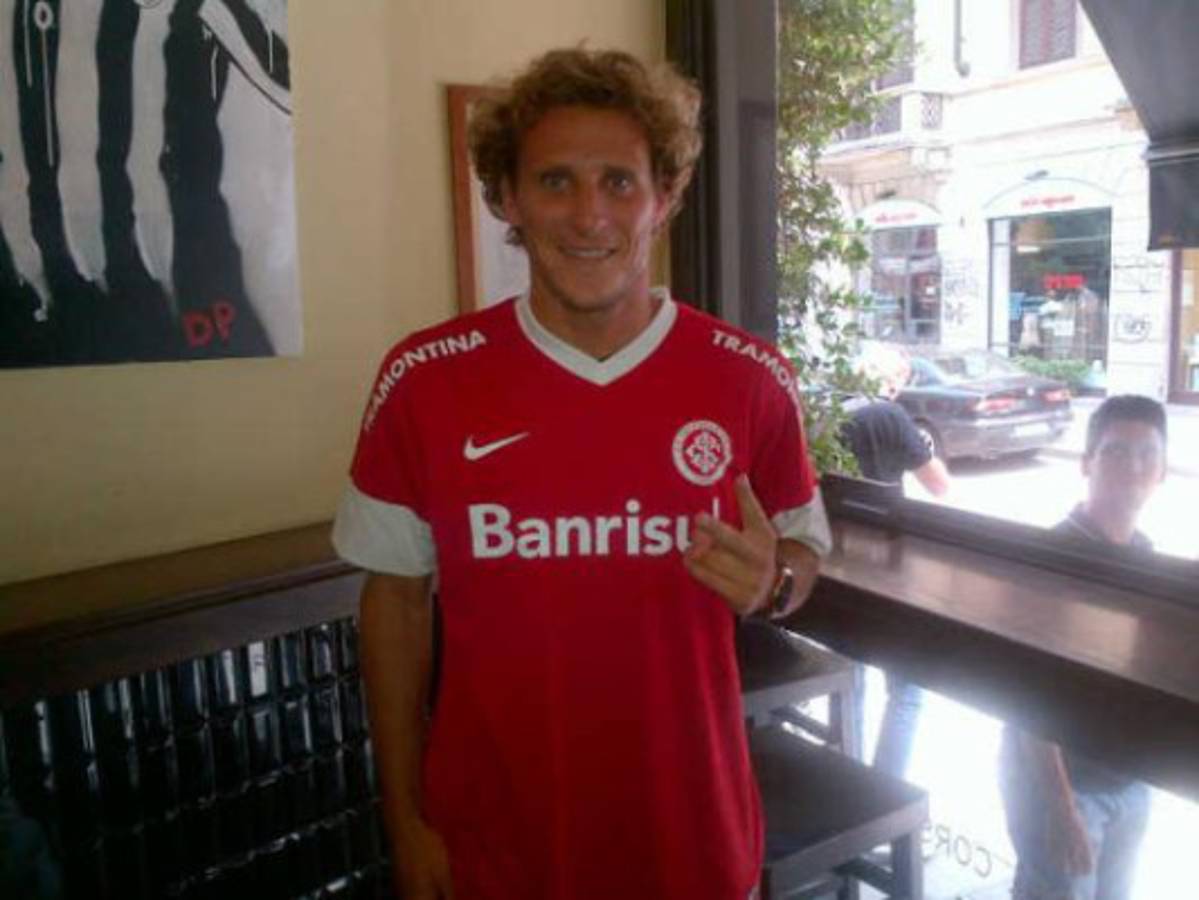 Diego Forlán deja el Inter y se va a Brasil