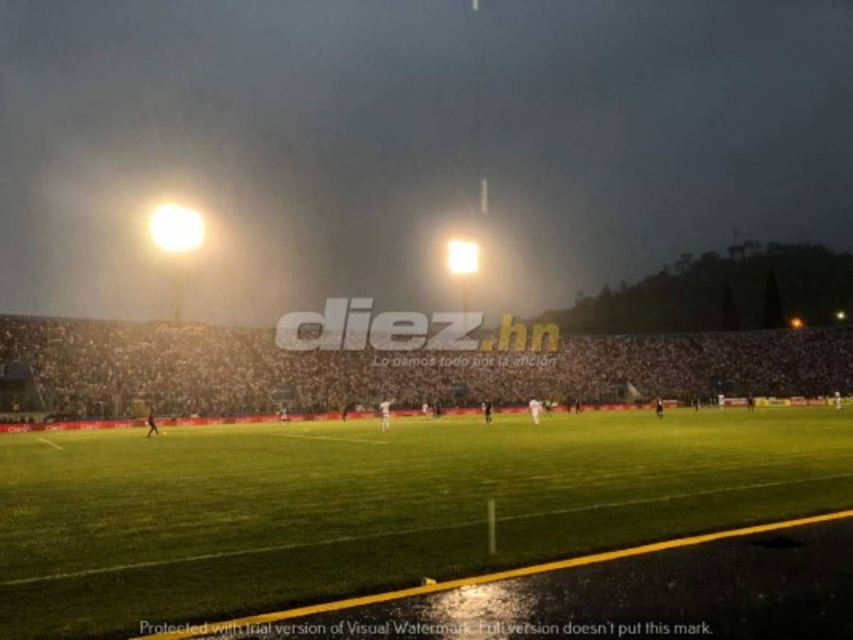 NO SE VIO: Los ladrillos, la furia de Manolo y Amado en la barra del Motagua