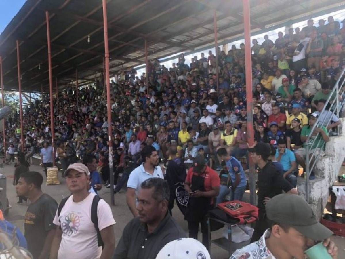 ¡Ambientazo! En Danlí se rinden ante Motagua y pintan de azul el Marcelo Tinoco