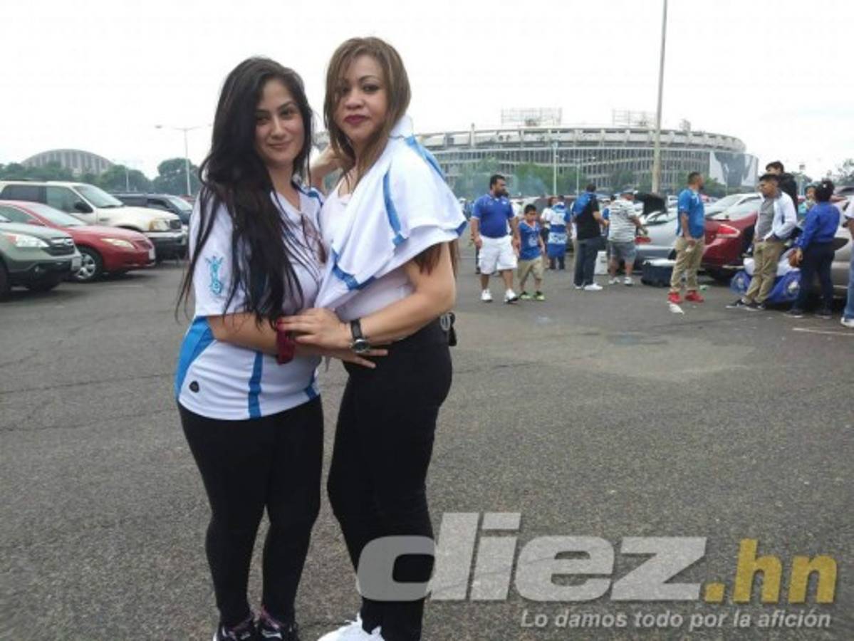 Catrachos y salvadoreños arman fiestón previo al Honduras-El Salvador