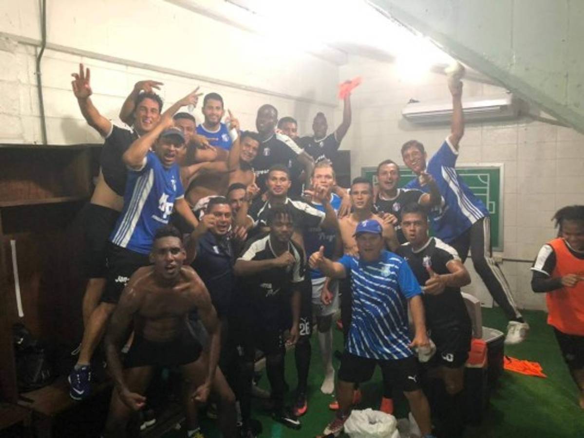 Contraste: Los camerinos de local y de visita en los estadios de Honduras