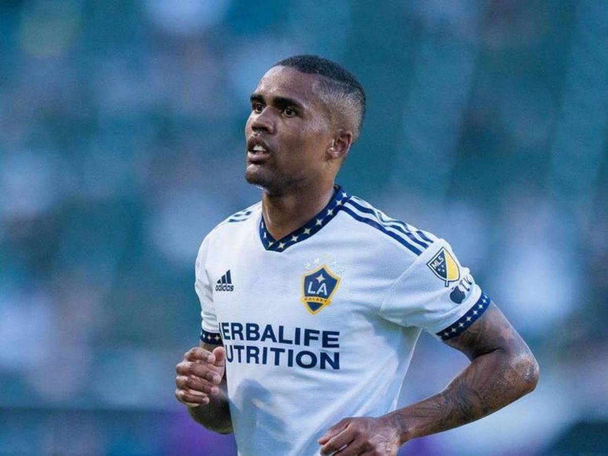 De ser un reconocido futbolista brasileño a vender contenido en OnlyFans y esta fue la reacción de su esposa