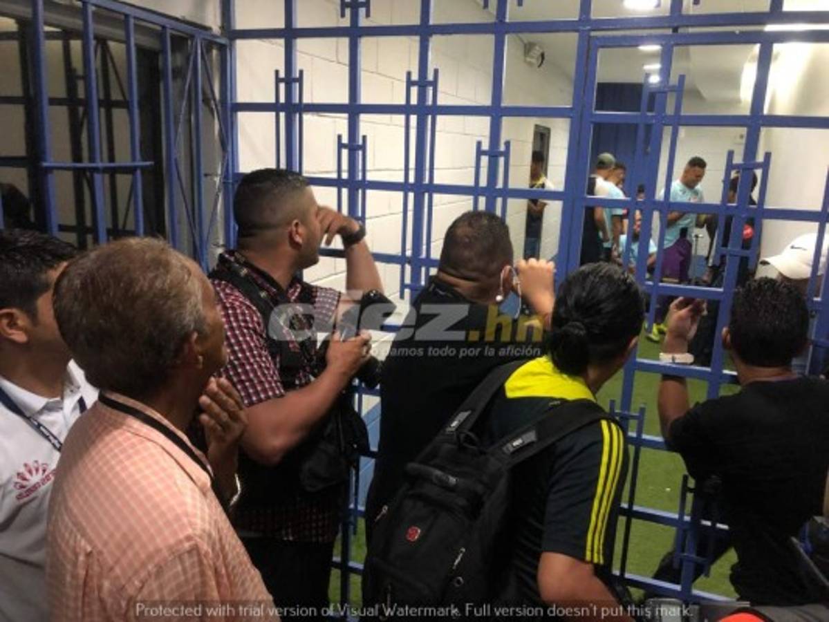 NO SE VIO: Los ladrillos, la furia de Manolo y Amado en la barra del Motagua