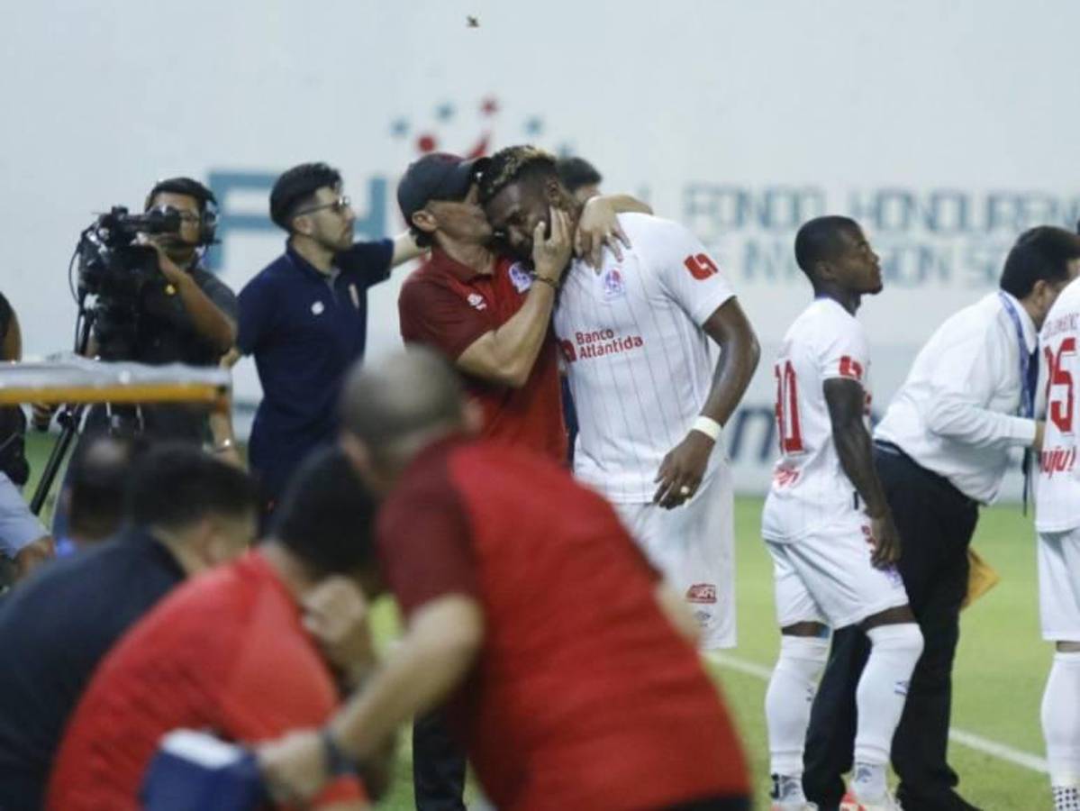 Beso de Troglio a la figura, “Chelito” se roba el show y ¿quién es la vendedora que cautivó en juego del Olimpia?