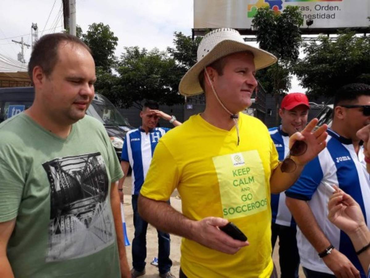 FOTOS: Con cerveza en mano y bailando punta, así la pasaron los australianos en Honduras