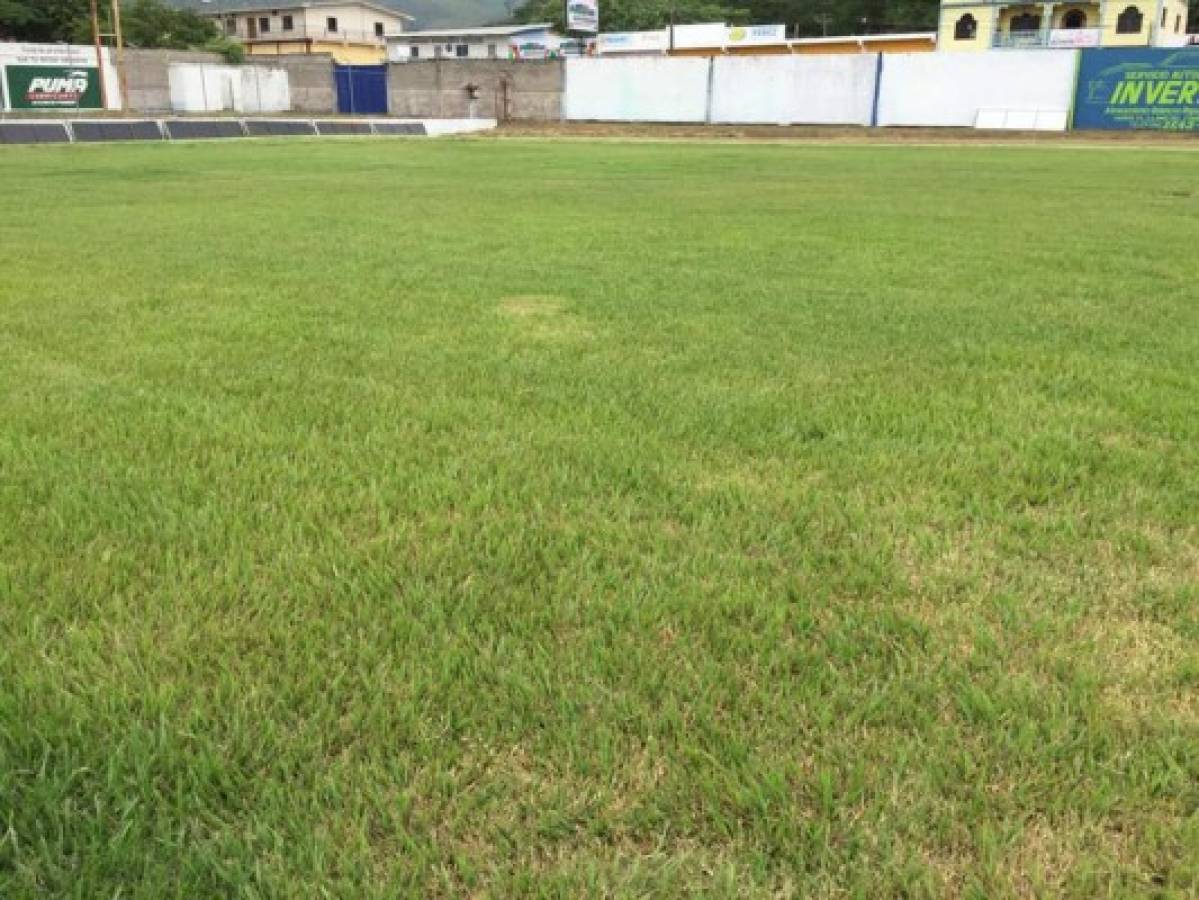 ¡Enorme cambio! Hace unos días lucía deplorable, hoy así luce la cancha del Argelio Sabillón