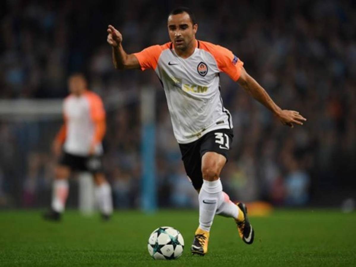 FICHAJES: El crack que iría a China, Buffon aguantaría su retiro e Iniesta es noticia