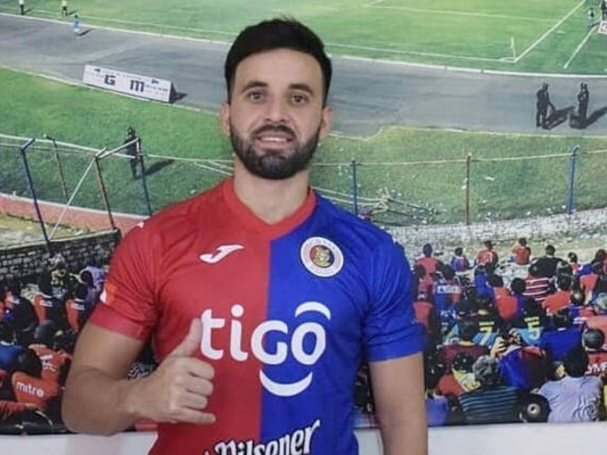 Fichajes: Gullit Peña es esperado como estrella en El Salvador; Lavolpe es candidato en el Herediano