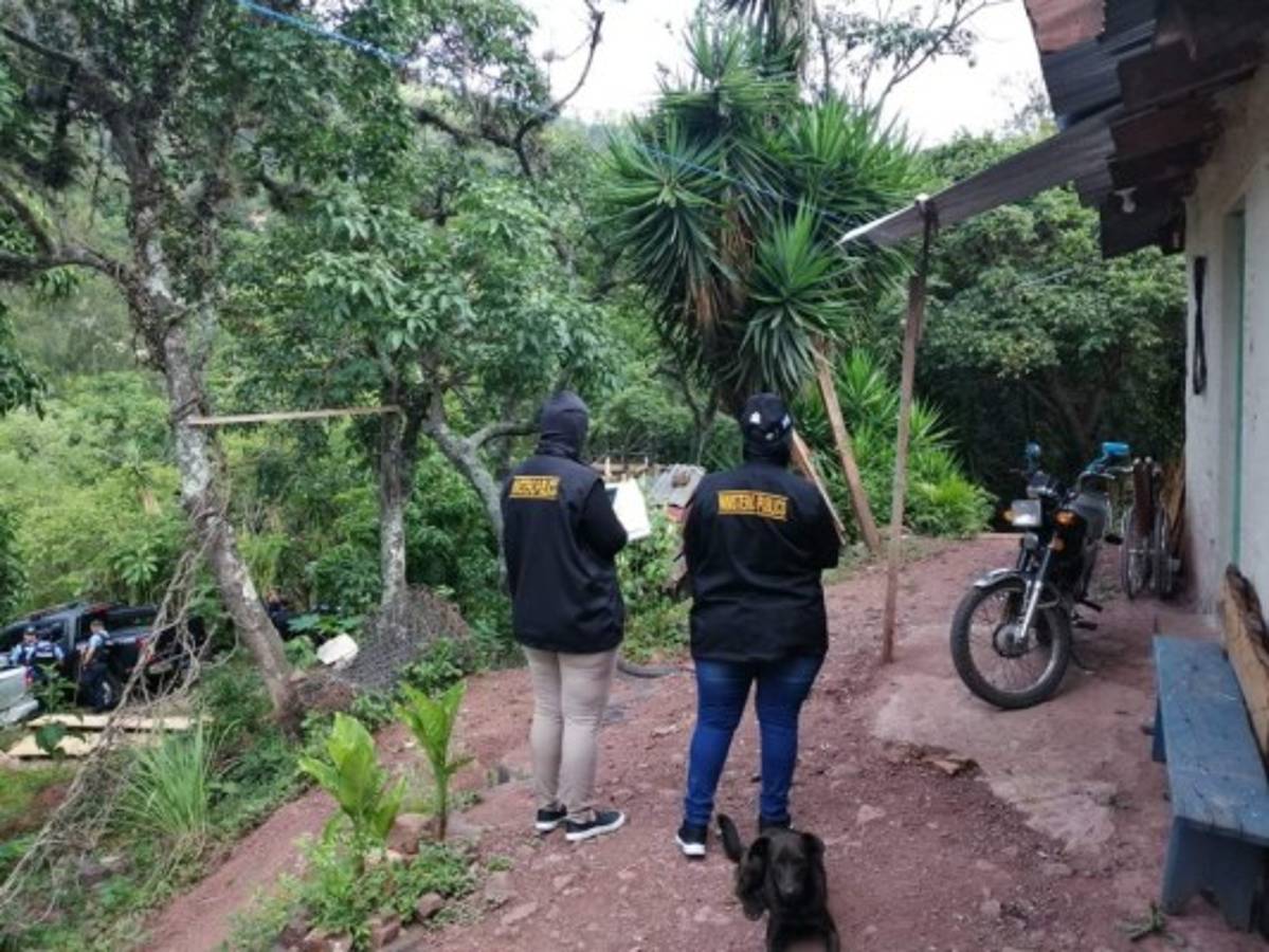 FOTOS: Esto se encontró en allanamientos para esclarecer muertes en afueras del Nacional