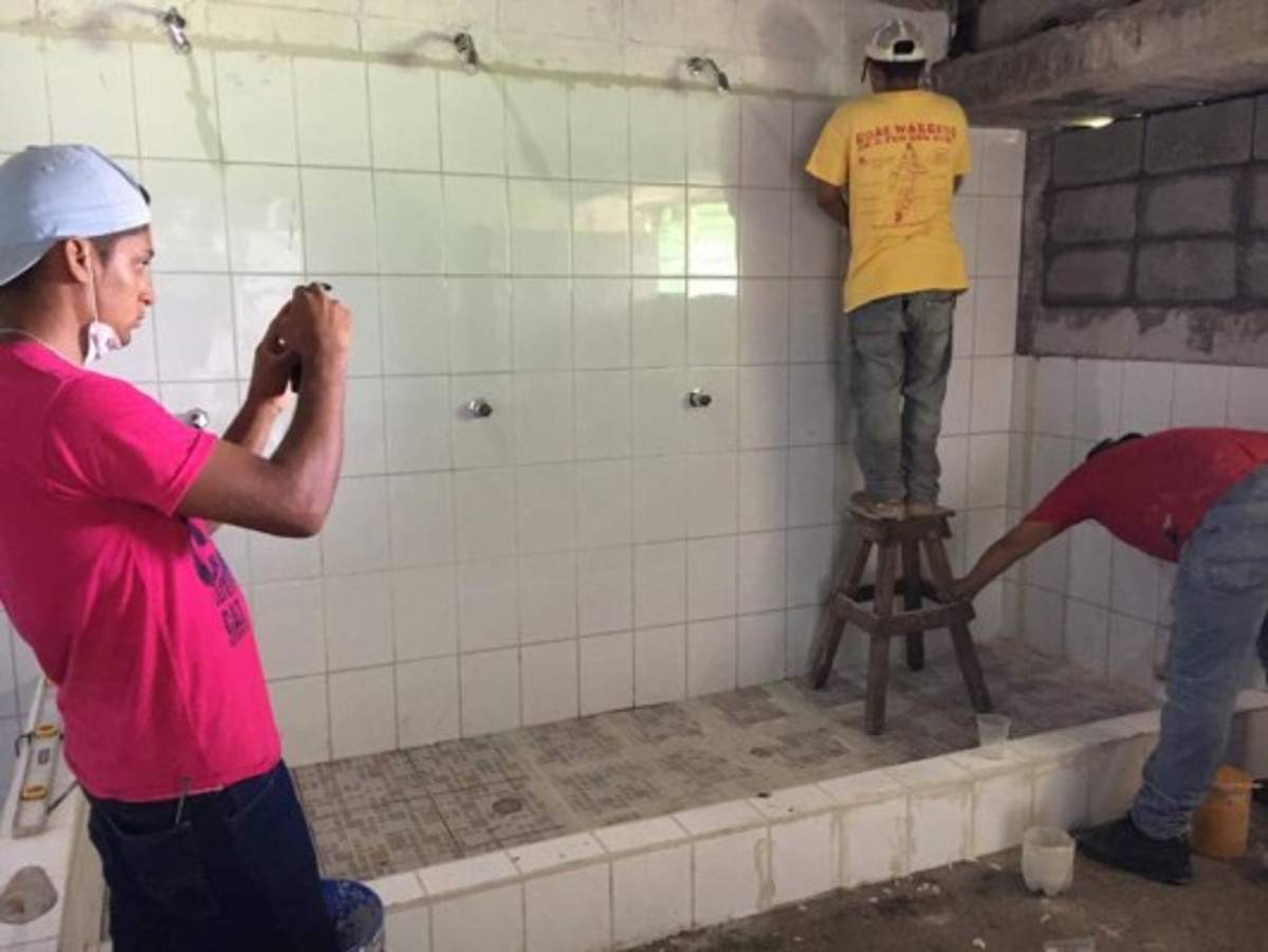 Así embellecen el estadio Excélsior de Puerto Cortés para Liga Concacaf