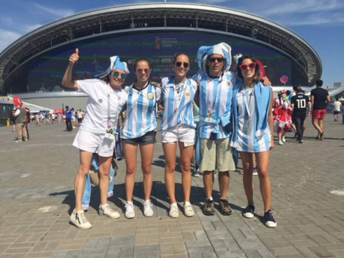 ¡HERMOSAS! Las bellas chicas en el juego entre Francia y Argentina en Rusia 2018