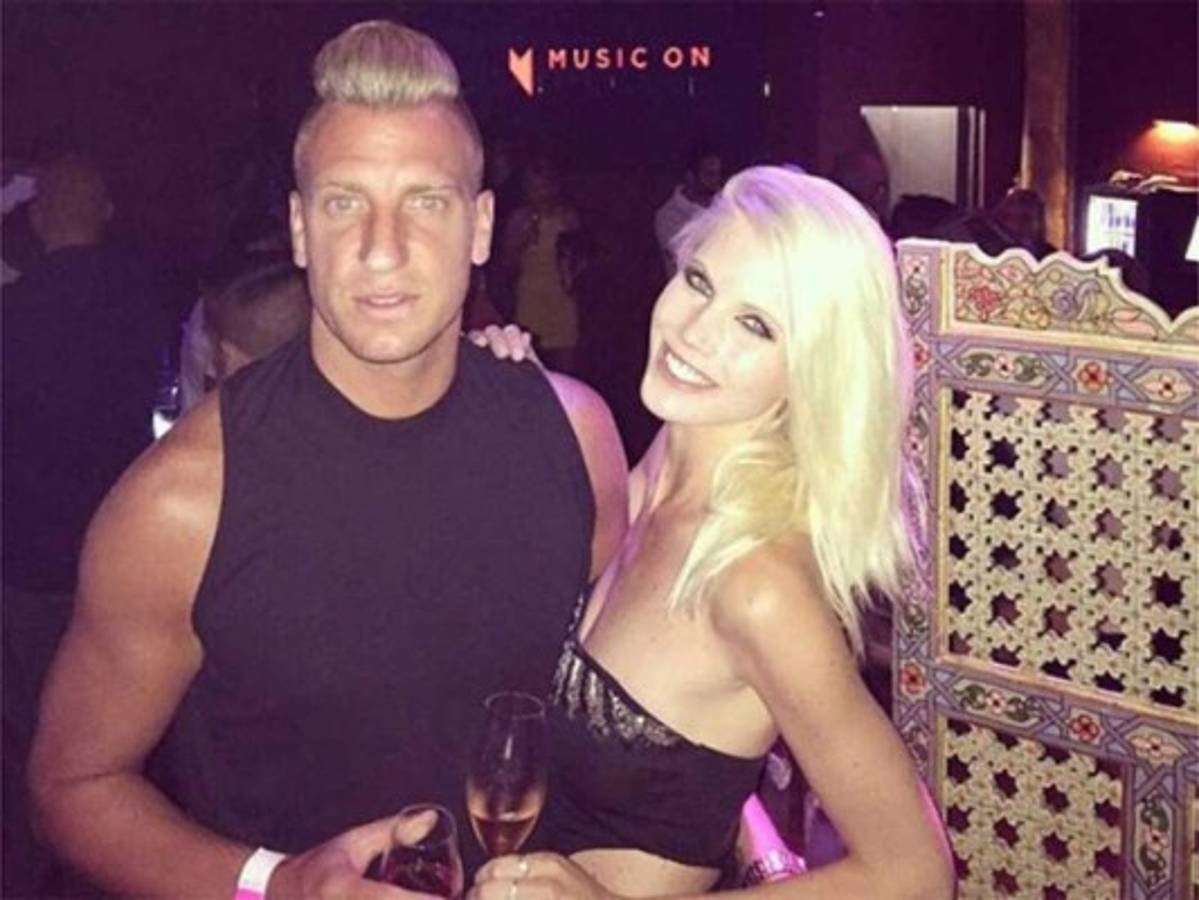 Maxi López disfruta de sus vacaciones en Ibiza con tres espectaculares modelos