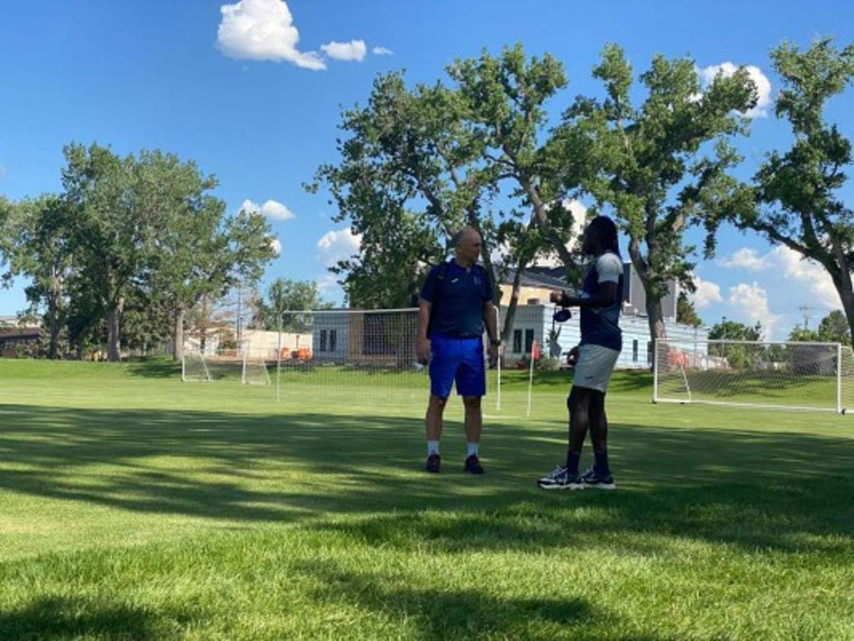 Último entreno de Honduras en Denver: charla entre Elis y Coito, competencia en el arco y, ¿Rivas lesionado?