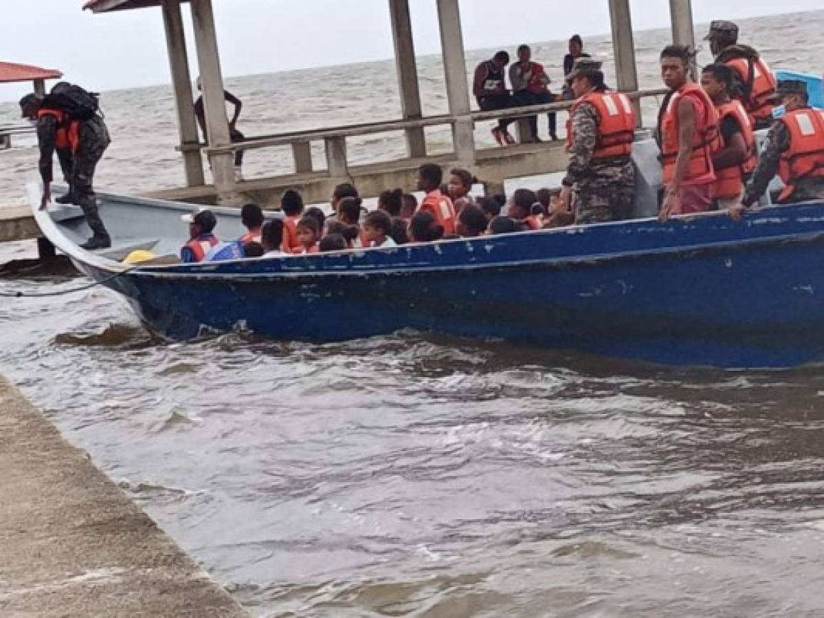 Comienza la lluvia sobre La Mosquitia y pobladores son evacuados por llegada del huracán Iota