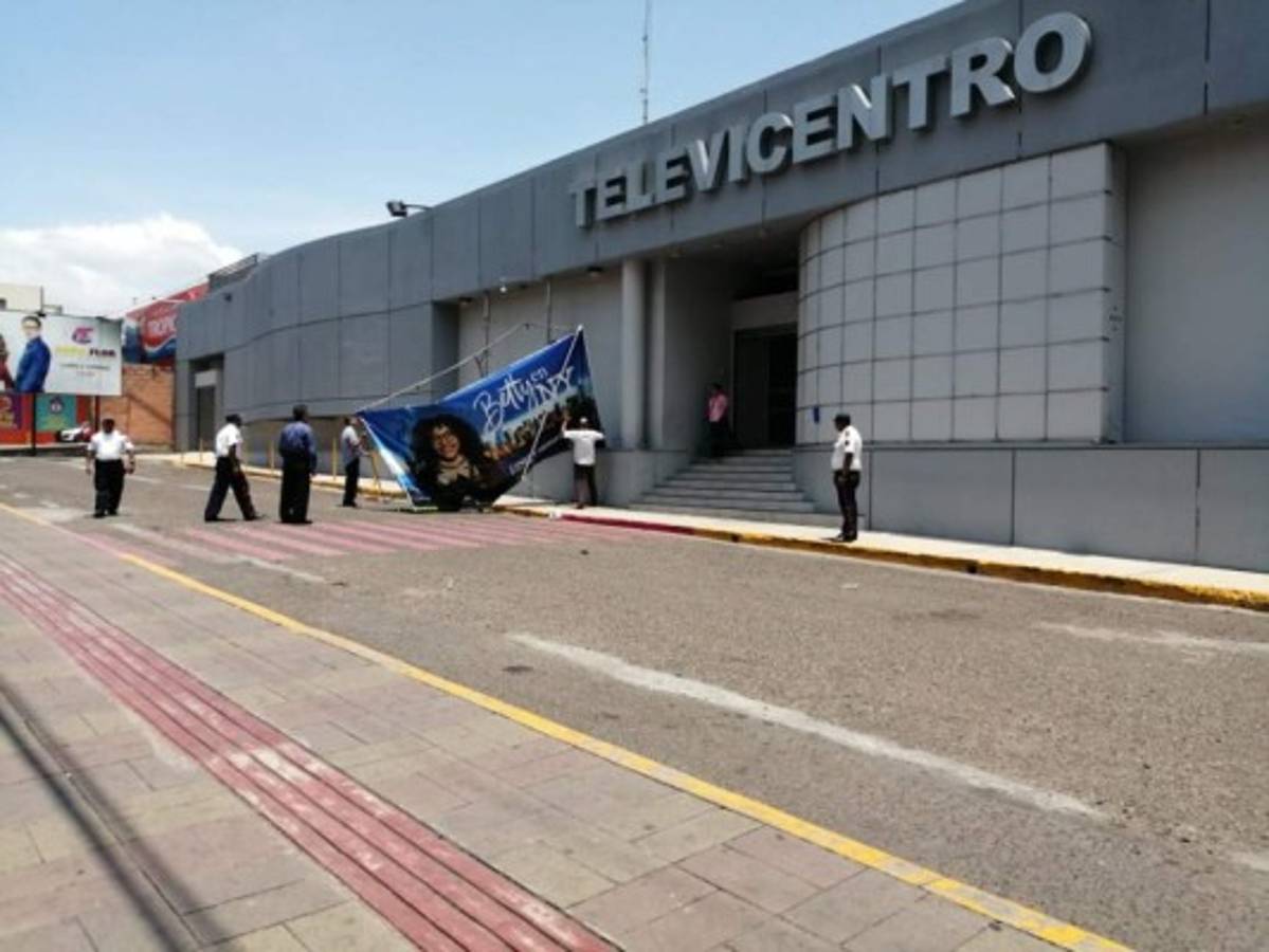 ¡Fuego y calles tomadas! Continúan las protestas en Tegucigalpa y otras ciudades del país