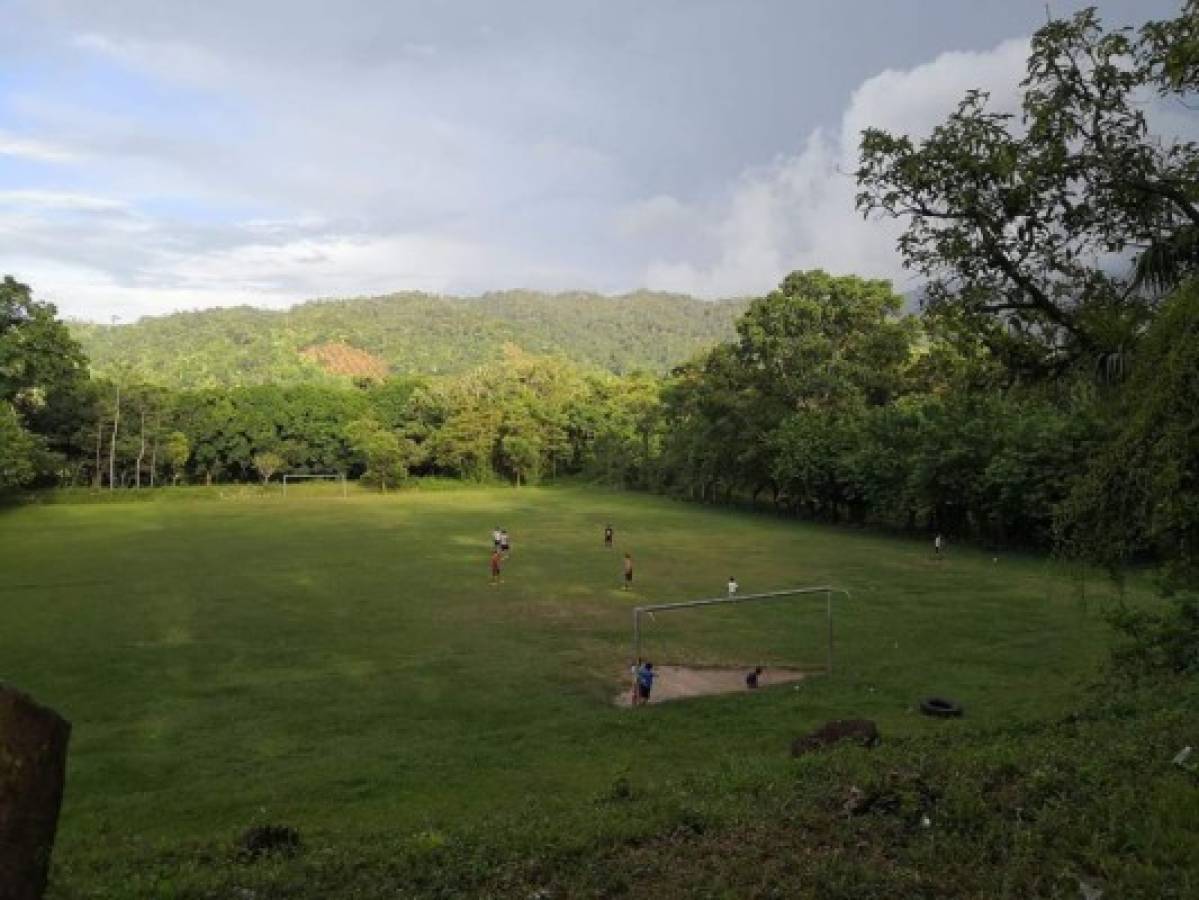 FOTOS: Exóticas canchas en Honduras donde juegan fútbol burocrático