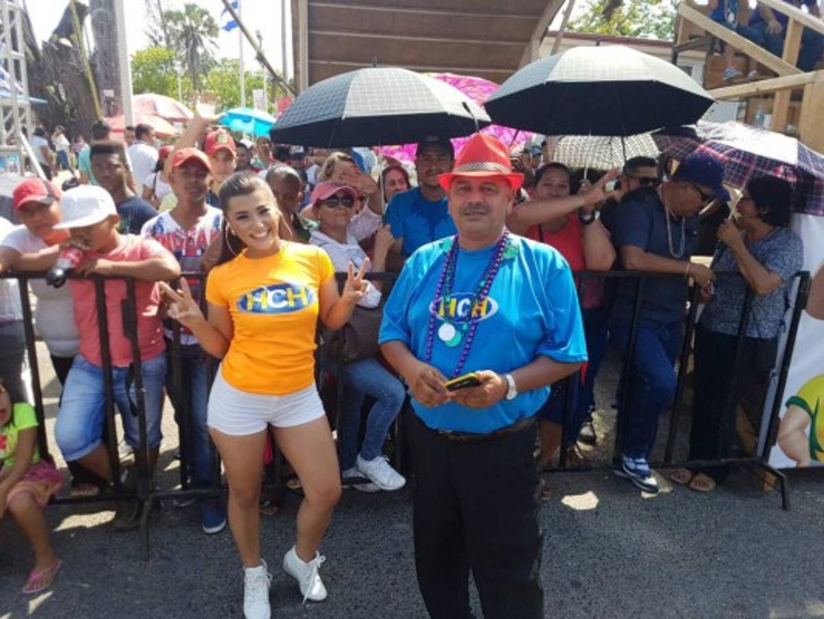 ¡BELLEZA! La campanita se roba el show en el carnaval de La Ceiba