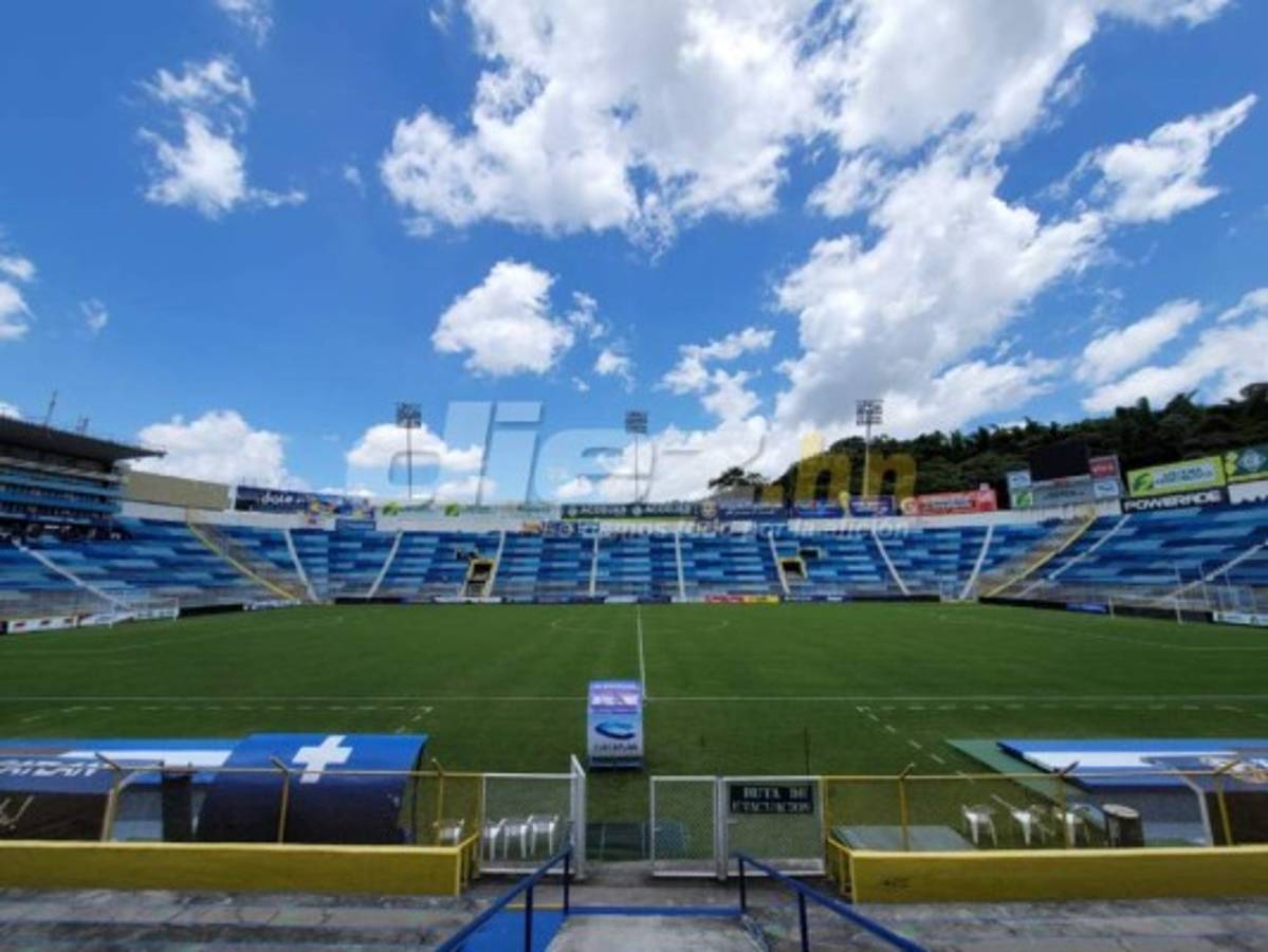 Las bellas chicas vaqueras, el prócer y el busito de la aventura en la previa del El Salvador vs Honduras