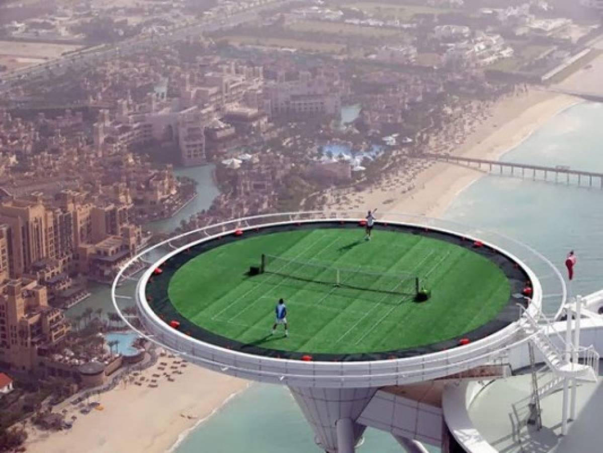 Los maravillosos caprichos en Dubai: Una cancha de Tenis bajo el agua