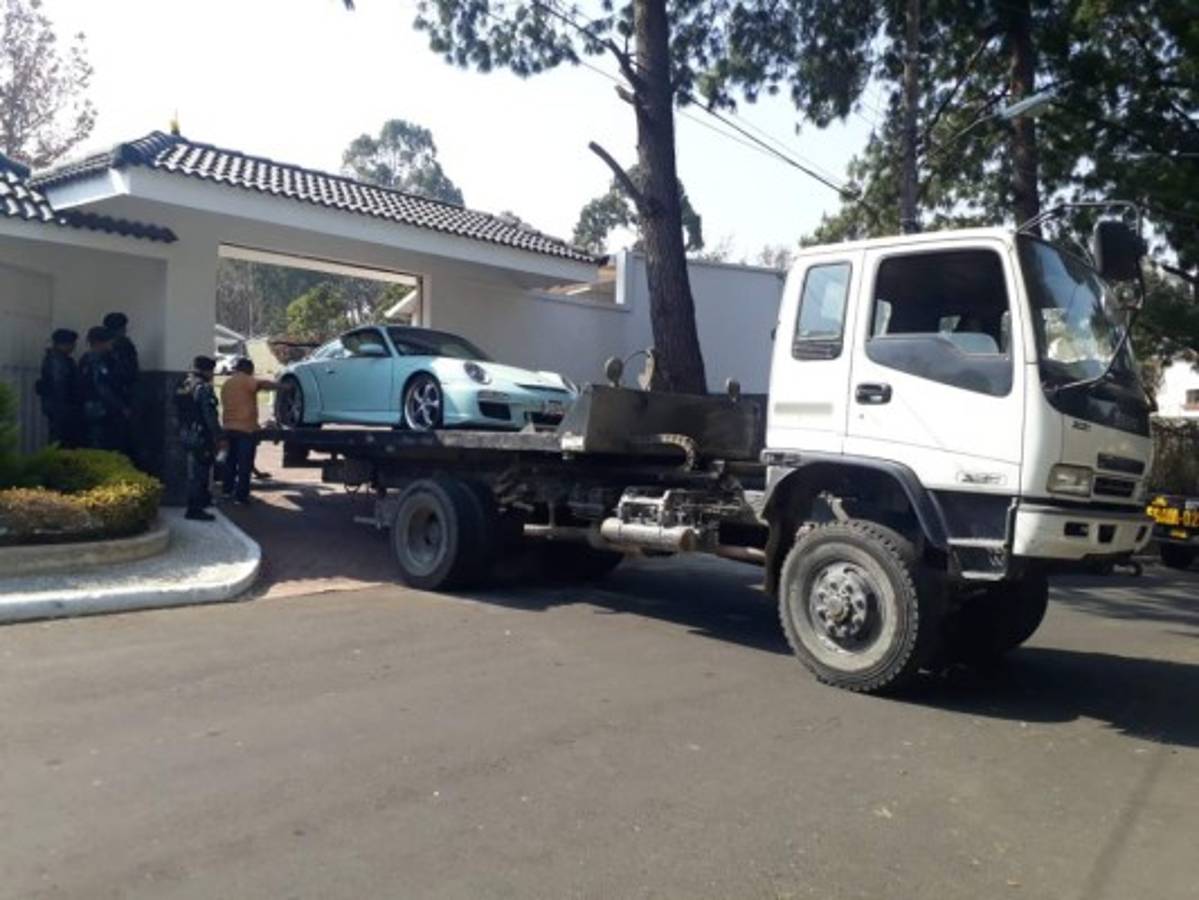 Los lujosos autos que decomisaron a narcotraficantes en operativos en Guatemala