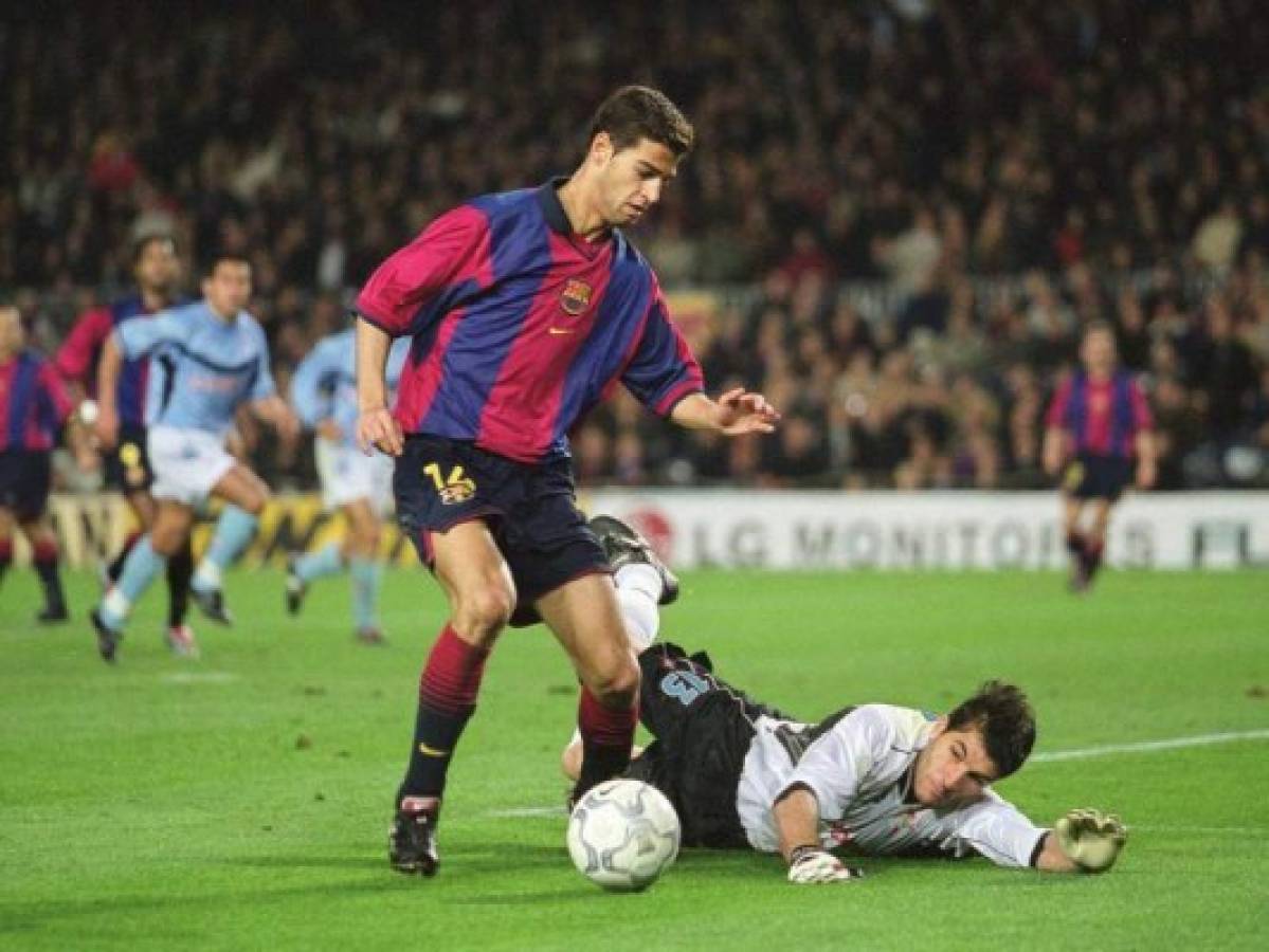8 Mar 2001: Gerard of Barcelona rounds Jose Pinto of Celta Vigo but still manages to miss a great goalscoring chance during the UEFA Cup Quarter Finals match played at the Nou Camp, in Barcelona, Spain. Barcelona won the match 2-1. \ Mandatory Credit: Alex Livesey /Allsport
