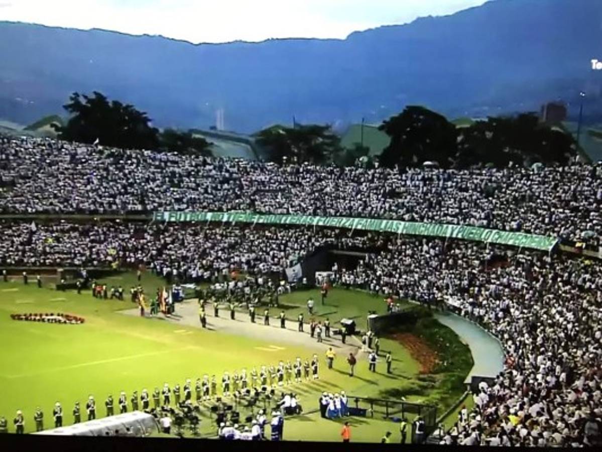 El estadio de Medellín fue insuficiente para el homenaje al Chapecoense
