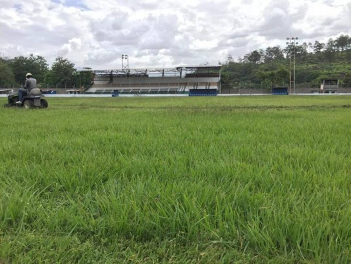 ¡Enorme cambio! Hace unos días lucía deplorable, hoy así luce la cancha del Argelio Sabillón