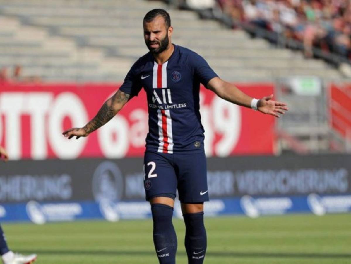 El mercado: El inesperado destino de Ozil, Barcelona busca dos fichajes en Inglaterra y Riqui Puig es noticia