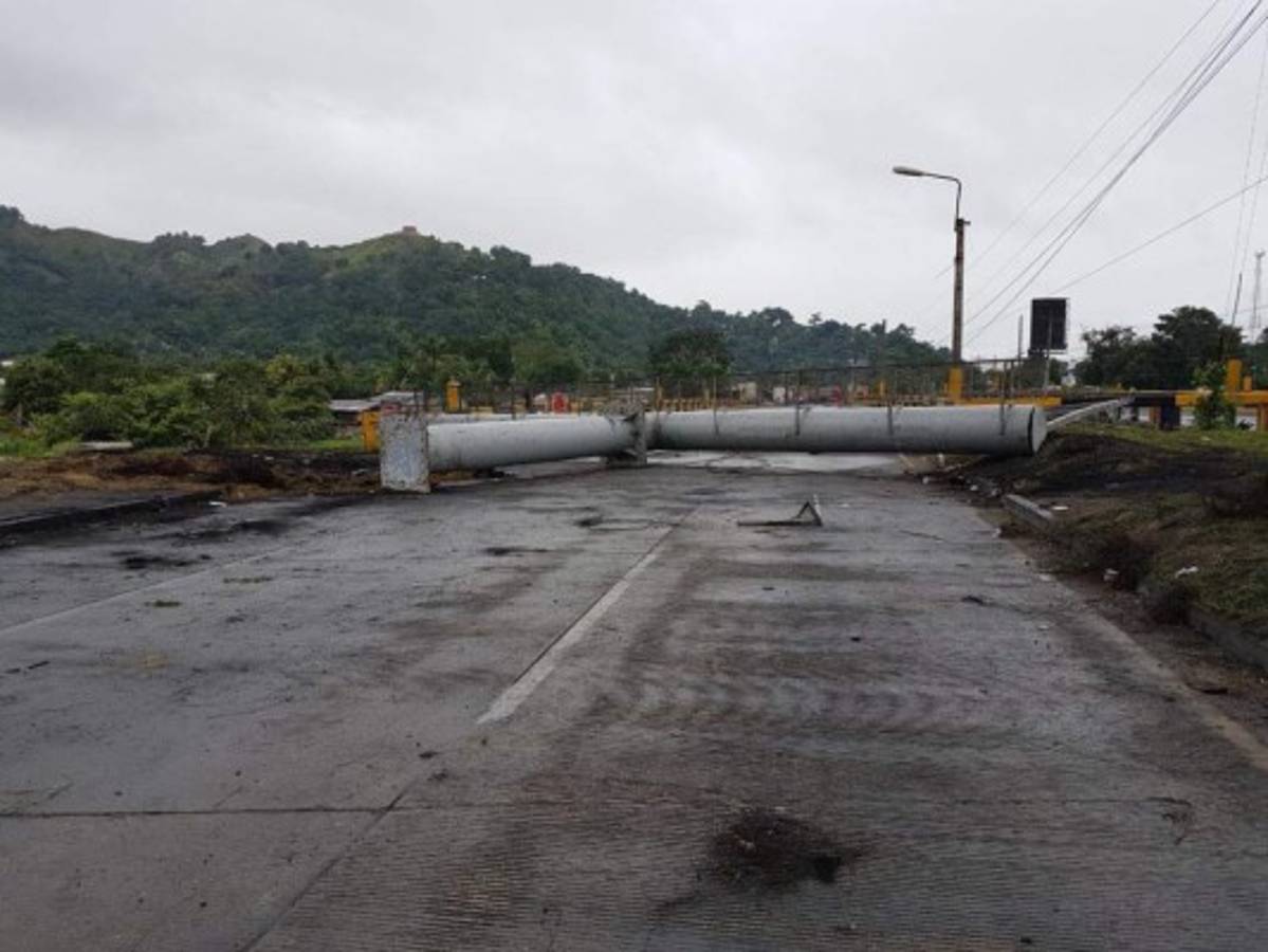 FOTOS: Martes de caos en la zona norte con rastras y postas policiales quemadas