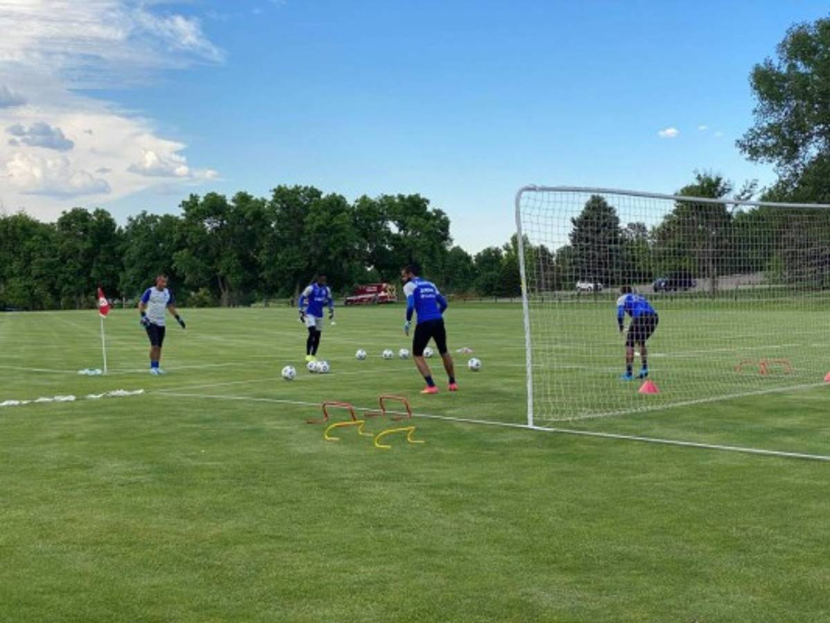 Último entreno de Honduras en Denver: charla entre Elis y Coito, competencia en el arco y, ¿Rivas lesionado?