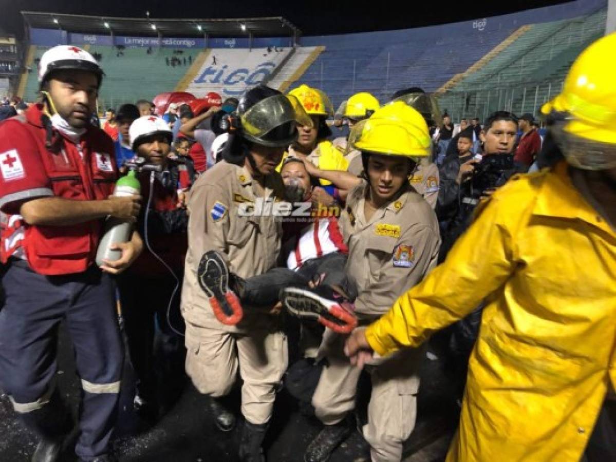 ¡Muertos, heridos y desmayados! El caos dentro y fuera del Estadio Nacional