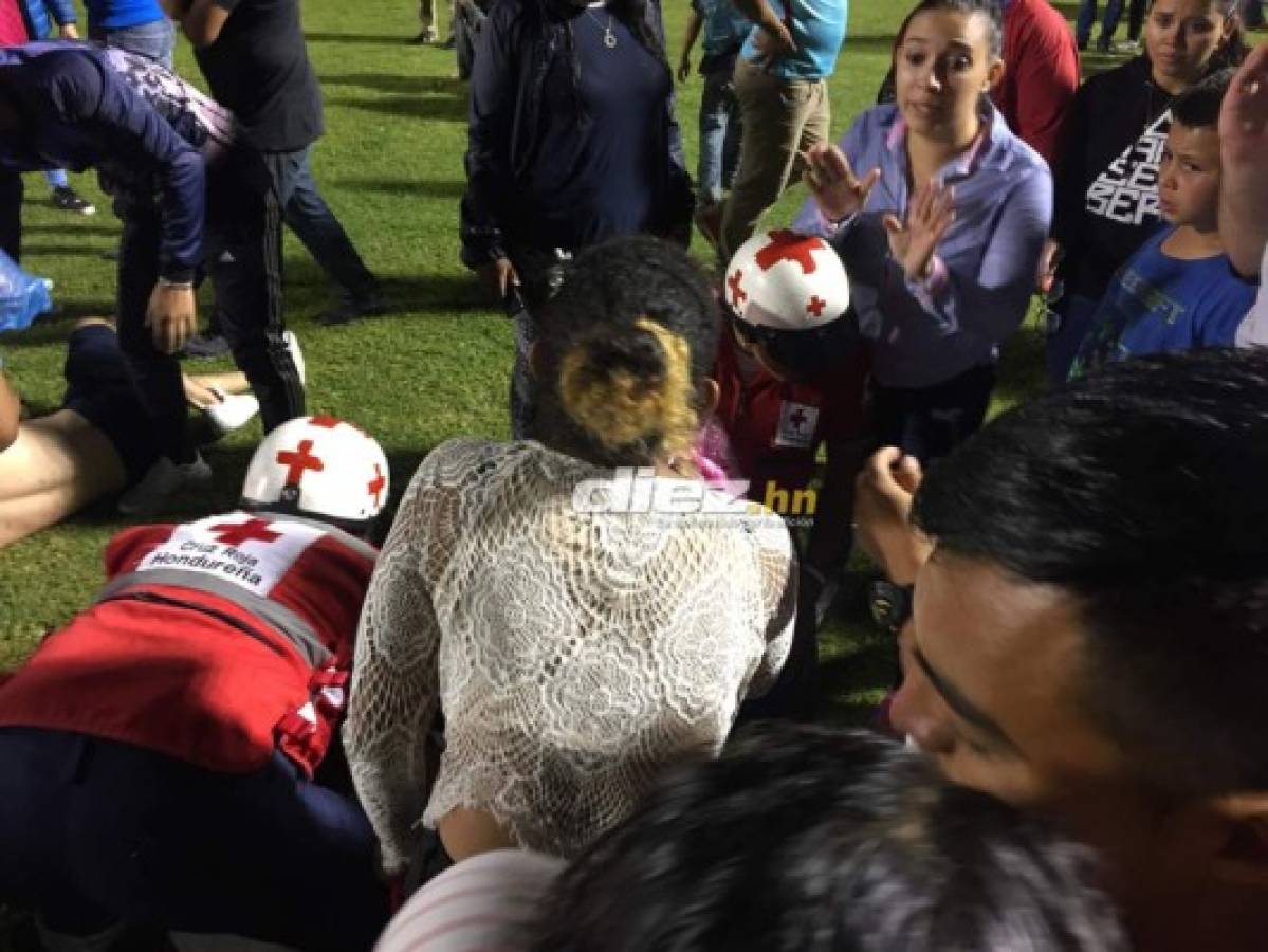 ¡Muertos, heridos y desmayados! El caos dentro y fuera del Estadio Nacional