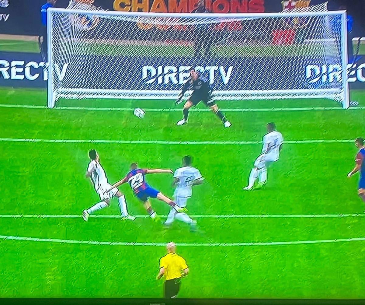 La agresión de Araújo a Vinicius, las cuatro víctimas del Clásico y la frustración de Ancelotti tras ser goleado por Barcelona