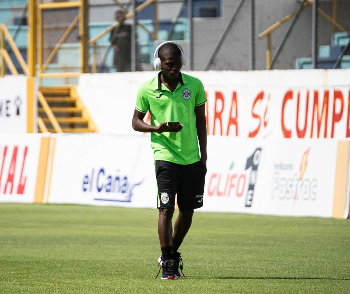 ¿Quién es la hermosa señorita de la Cruz Roja? mundialista y Batman se hacen presentes en el derbi Real España vs Marathón