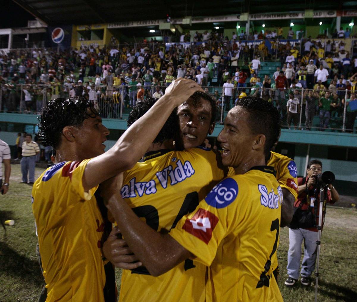 Históricas fotos del clásico sampedrano Real España - Marathón: un DT golpeado, leyendas y nostalgia