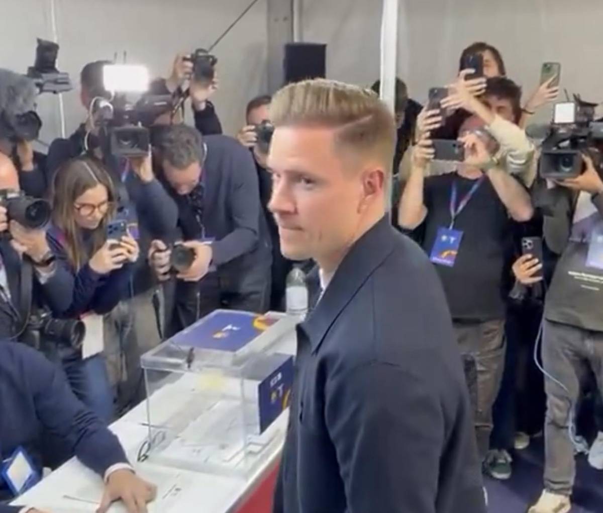 Barrida en Barcelona y el que Flick no quiere ni ver tras el fracaso en Champions League: 8 se van y los fichajes