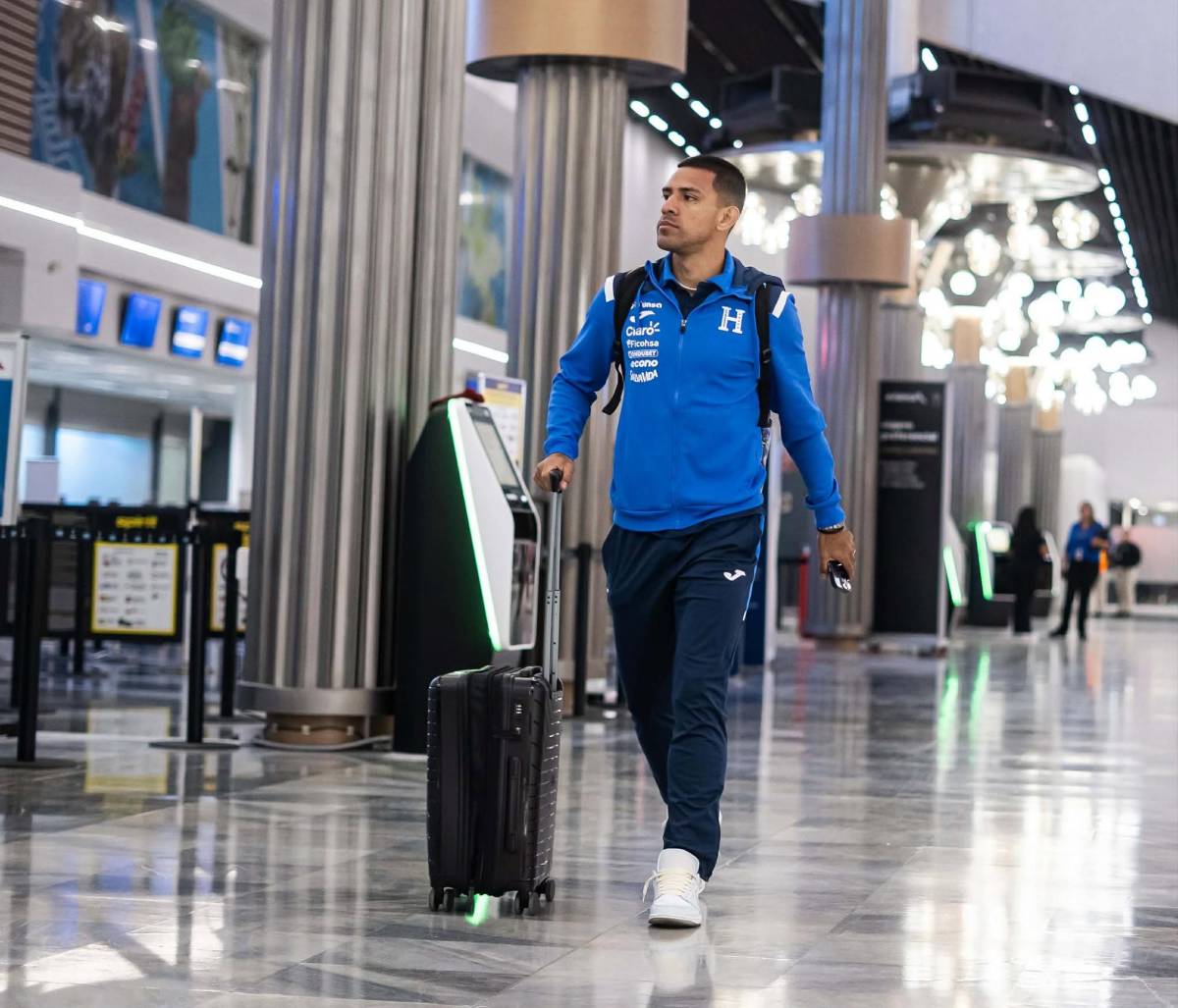 Con rostros felices: así llegaron los futbolistas de Honduras luego del amistoso; José Molina se quedó en España