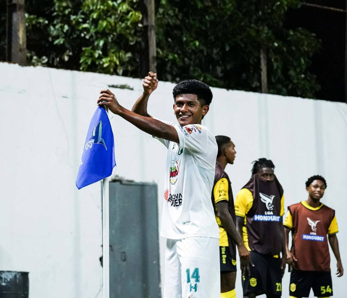 Olimpia, Motagua y Real España perjudicados por los árbitros; Marathón rompe mala racha y lindas chicas en los estadios