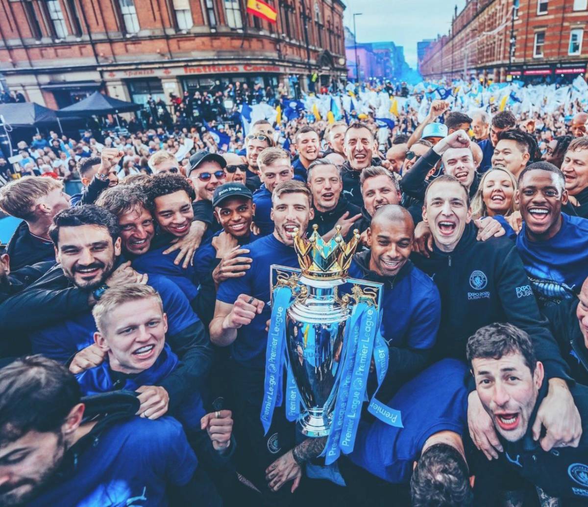 Fiestón en el Manchester City: Guardiola fumándose puros, descontrol de los aficionados y el que confundió a Erling Haaland