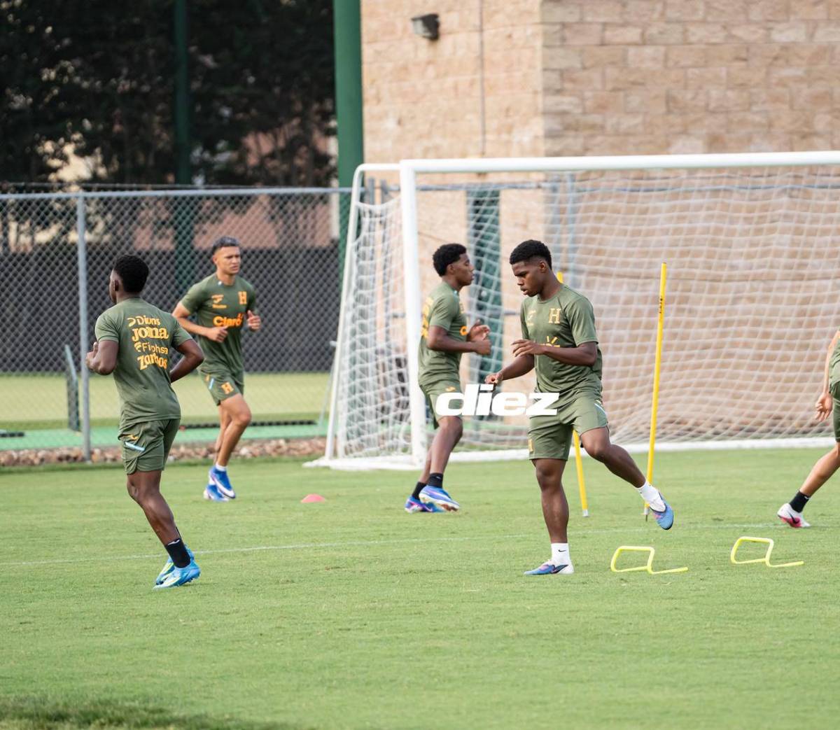 Dereck y Keyrol juntos por primera vez: Honduras entrena pensando en Argentina